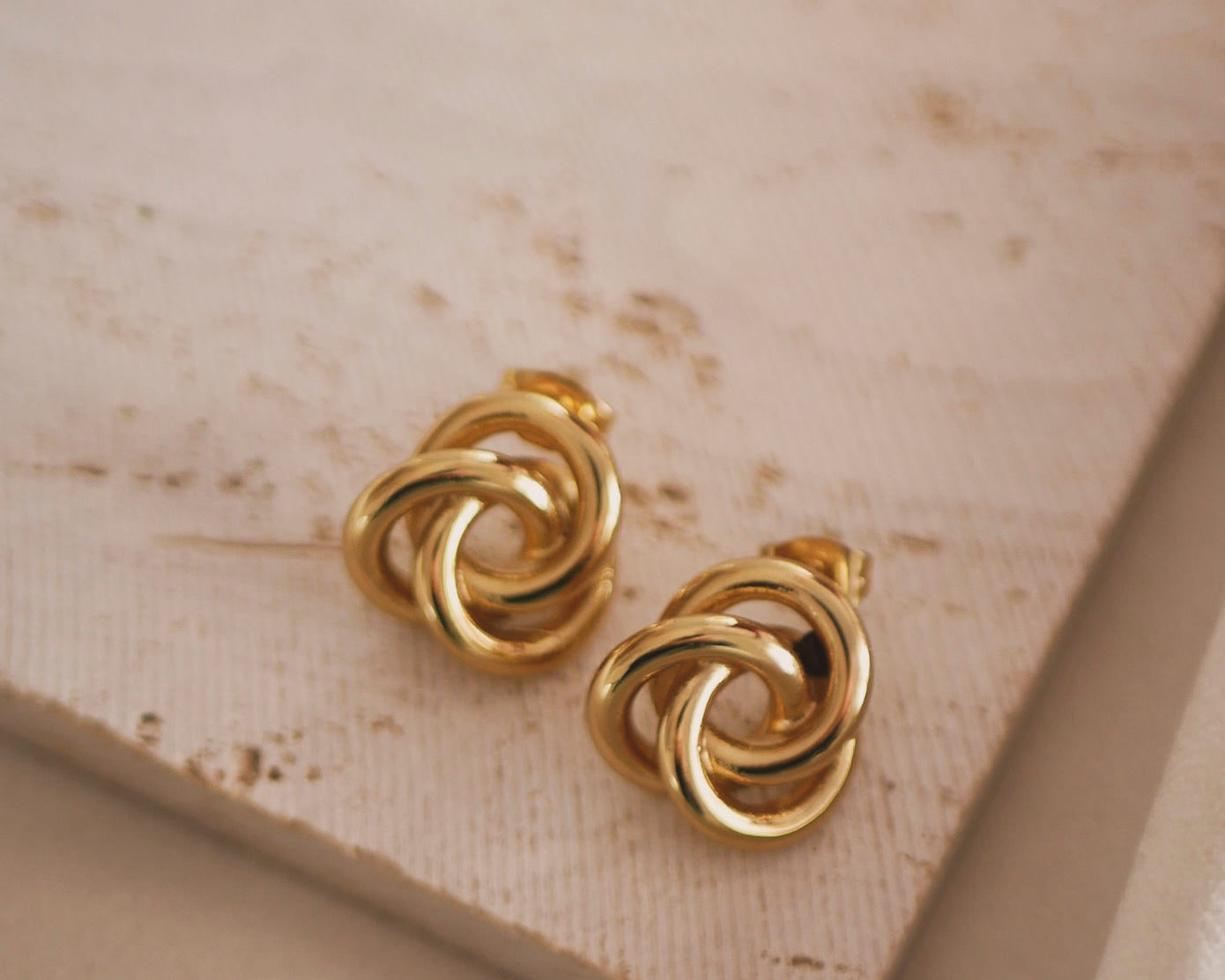 Bijou_en_acier_inoxydable_boucles_d_oreilles_HELENA_olive_concept_store.jpg