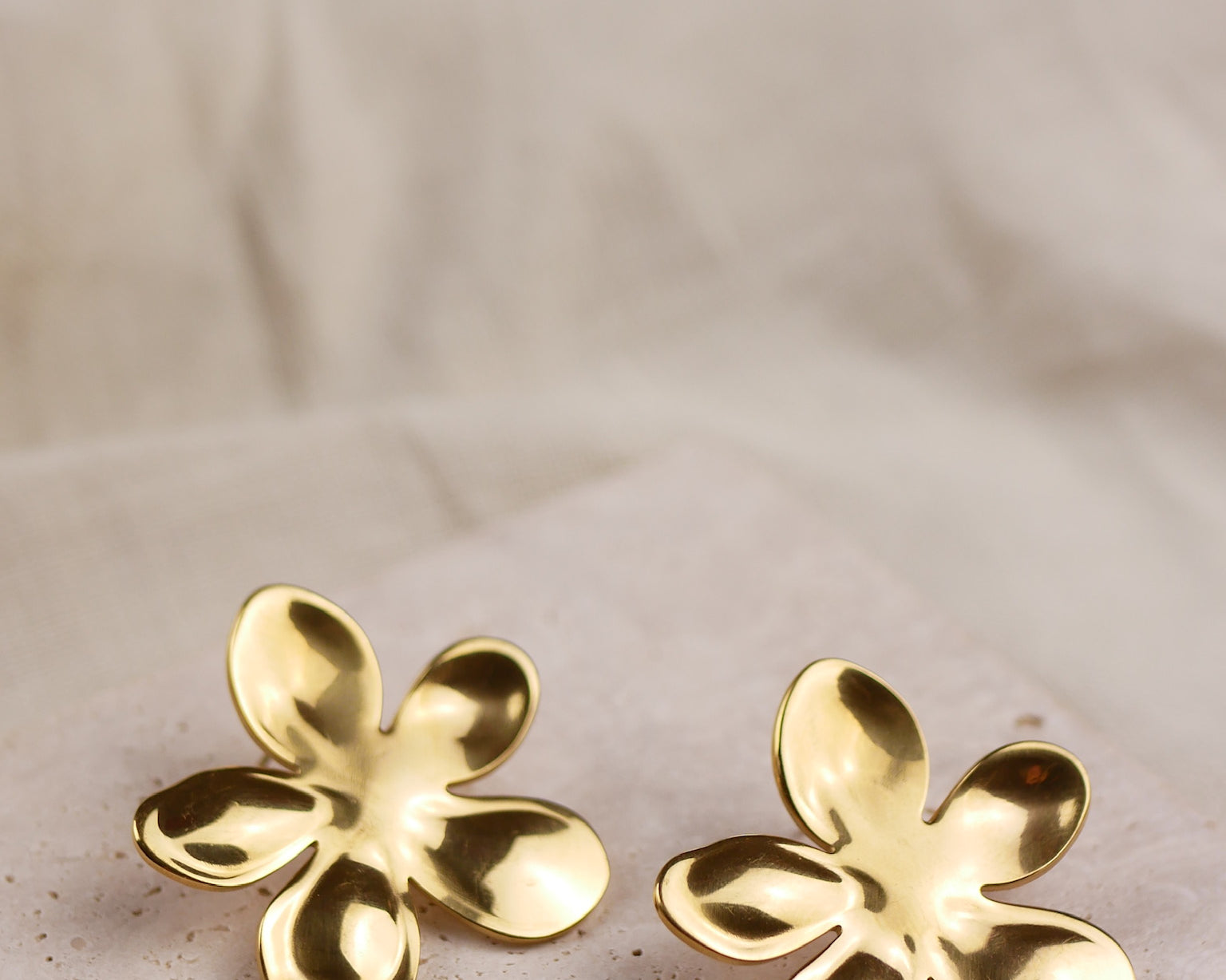 Boucles_Adriana_c9974a1e-3529-46fe-97ec-df5cac0505dd.jpg